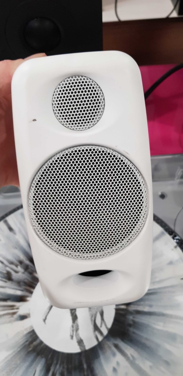 IK Multimedia iLoud Micro Monitor White Monitoare de studio portabile