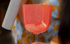 Bol de meditație cu mâner Meinl 3.25" Essence Solfeggio Crystal Singing Bowl 963 Hz, Coral Reef