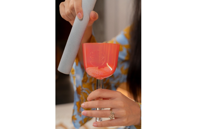 Bol de meditație cu mâner Meinl 3.25" Essence Solfeggio Crystal Singing Bowl 963 Hz, Coral Reef