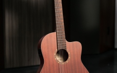 Chitară electro-clasică Ortega Family Thinline Cutaway RCE125MMSN