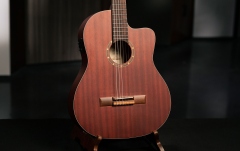 Chitară electro-clasică Ortega Family Thinline Cutaway RCE125MMSN
