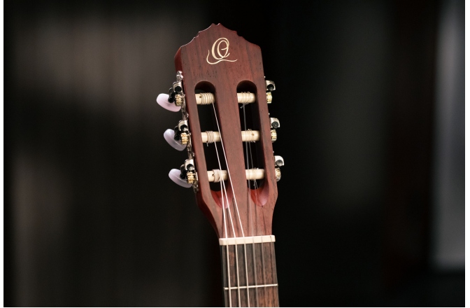 Chitară electro-clasică Ortega Family Thinline Cutaway RCE125MMSN