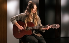 Chitară electro-clasică Ortega Family Thinline Cutaway RCE125MMSN