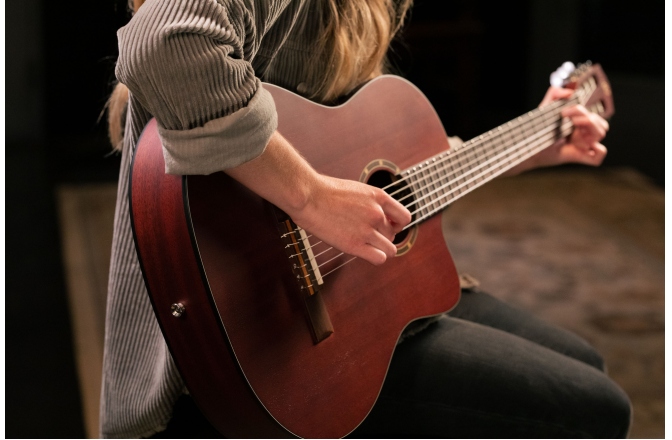 Chitară electro-clasică Ortega Family Thinline Cutaway RCE125MMSN