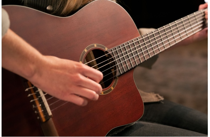 Chitară electro-clasică Ortega Family Thinline Cutaway RCE125MMSN