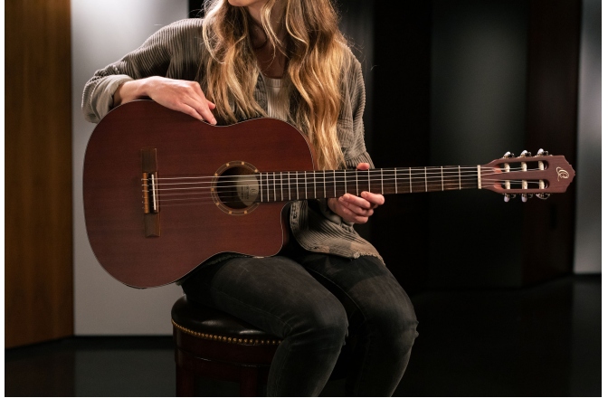 Chitară electro-clasică Ortega Family Thinline Cutaway RCE125MMSN