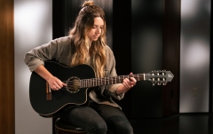 Chitară electro-clasică Ortega Family Thinline Cutaway RCE125SN-SBK