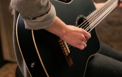 Chitară electro-clasică Ortega Family Thinline Cutaway RCE125SN-SBK