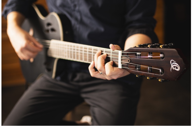 Chitară Electro-Clasică Ortega TourPlayer DeLuxe Nylon 6 String Spruce Black + Gig Bag