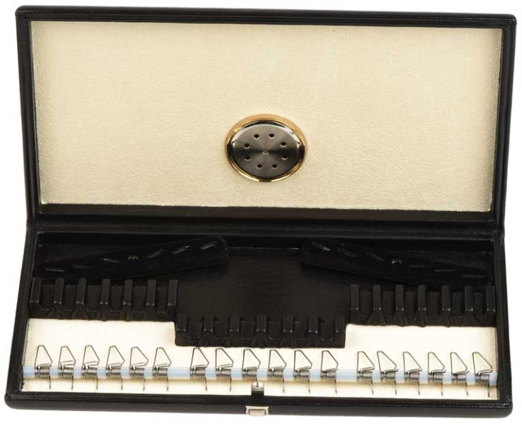 Leather hygrocase with springs for 12 oboe and 6 cor anglais reeds dark brown (C2)