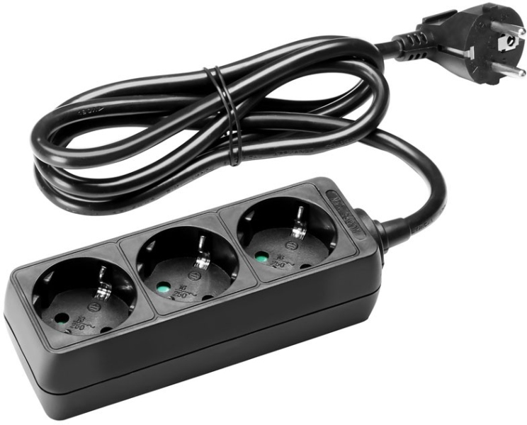 Adam Hall 3-Outlet Power Strip 3m