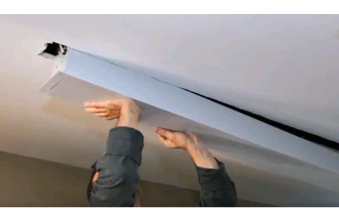 Ecran de proiectie electric Elitescreens 265.7 x 149,4 cm Evanesce B Format 16:9