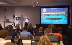 Ecran de proiecție Elitescreens Ecran proiectie portabil Pull Up, 203 x 152 cm  ezCinema F100NWV, format 4:3