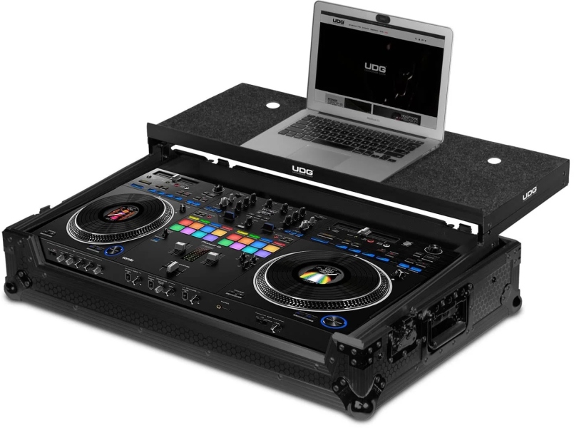 UDG Ultimate Flight Case DDJ-REV7 Plus - Laptop Shelf + Wheels