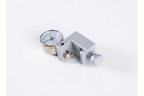 Blade adjustment indicator for bassoon tip profiling and oboe profiling machine