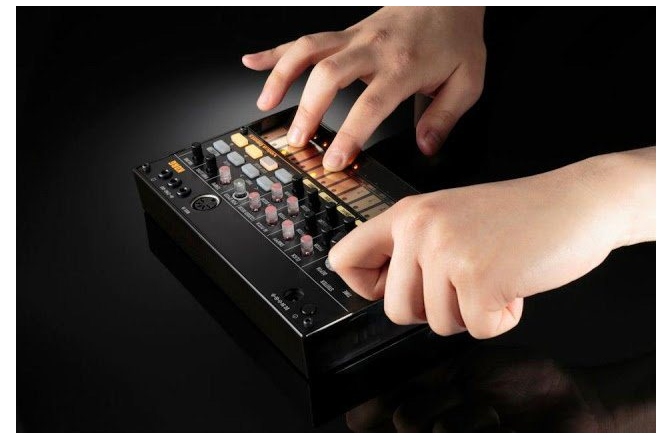 Masina de ritmuri, groovebox Korg Volca Beats