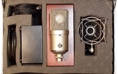 Microfon de studio Neumann M 149