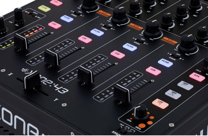 Mixer analogic de DJ cu 4+1 canale Allen&Heath XONE:43