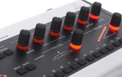 Mixer stereo digital pentru monitorizare si control personal al monitorizarii Behringer P16M