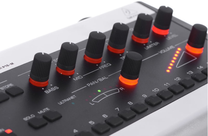 Mixer stereo digital pentru monitorizare si control personal al monitorizarii Behringer P16M