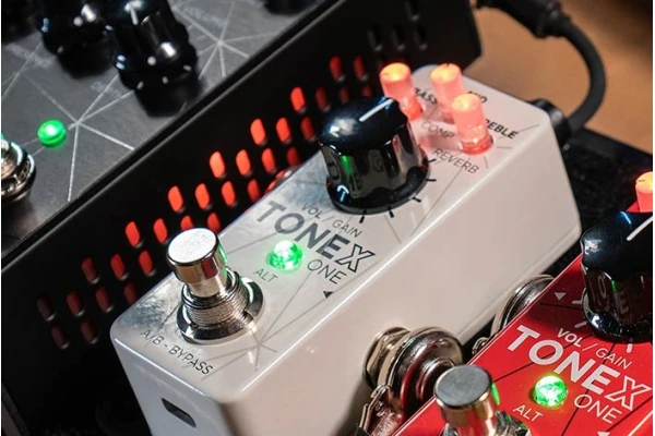 IK Multimedia ToneX One Brown Sound White Limited Edition