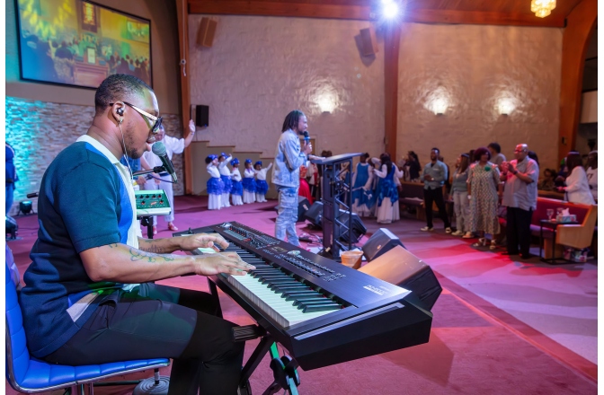 Pian digital de scenă Roland RD-2000 EX