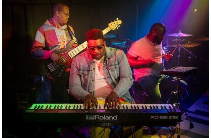 Pian digital de scenă Roland RD-88 EX