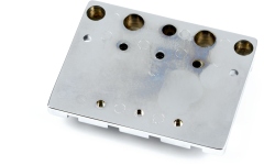 Punte bas cu 4 corzi Fender HiMass 4-String Bridge With Brass Saddles Chrome