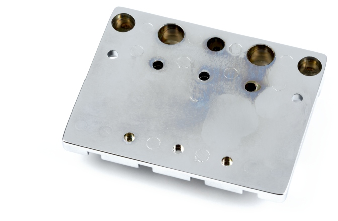 Punte bas cu 4 corzi Fender HiMass 4-String Bridge With Brass Saddles Chrome