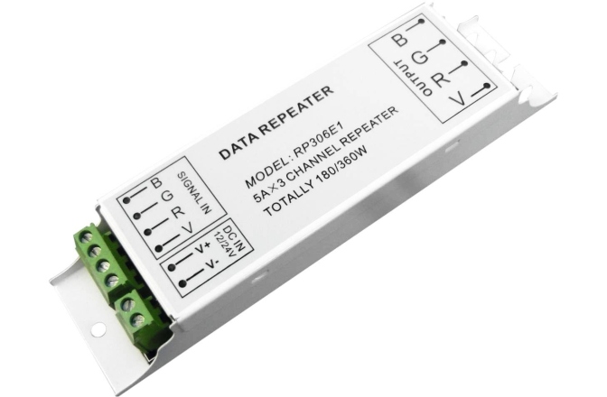 Repetor LED pentru extensia benzii LED Eurolite LED Strip Amplifier