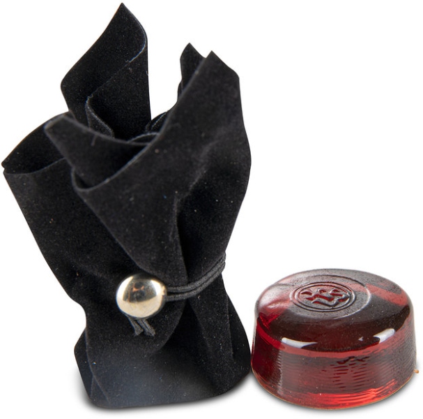 Larsen Sacaz Viola, rosu