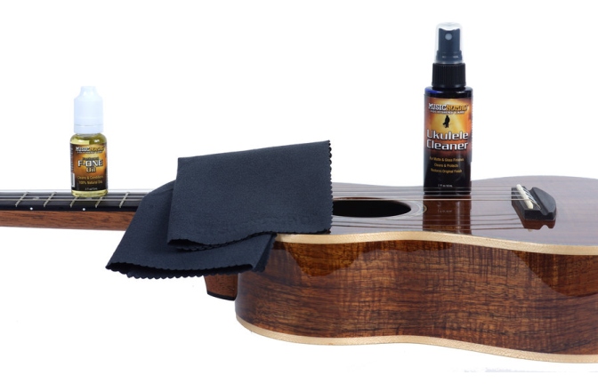 Set soluții de întreținere ukulele Music Nomad Premium Ukulele Care Kit