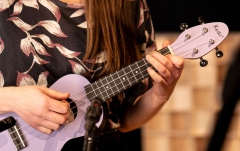 Set ukulele sopran Ortega KEIKI K2 Series Ukulele Set 4 String ''Lavender Field" - incl. Gymbag/H-Tuner/5 Picks/Strap