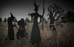 Siluetă vrăjitoare Europalms Silhouette Metal Witch with Broom, 140cm