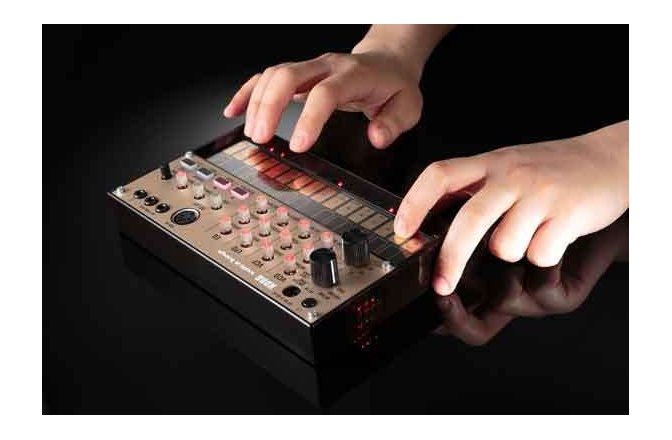 Sintetizator analogic Korg Volca Keys