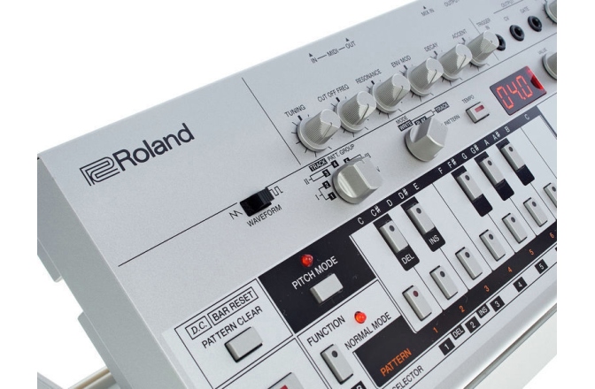 Sintetizator de bass Roland TB-03