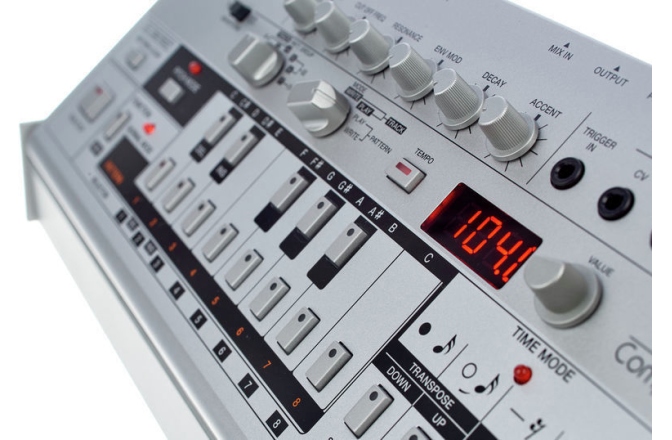Sintetizator de bass Roland TB-03