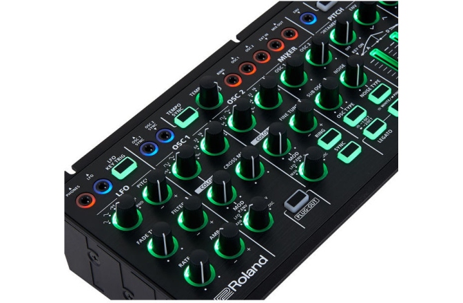 Sintetizator semi-modular de tip plug-out  Roland System-1m