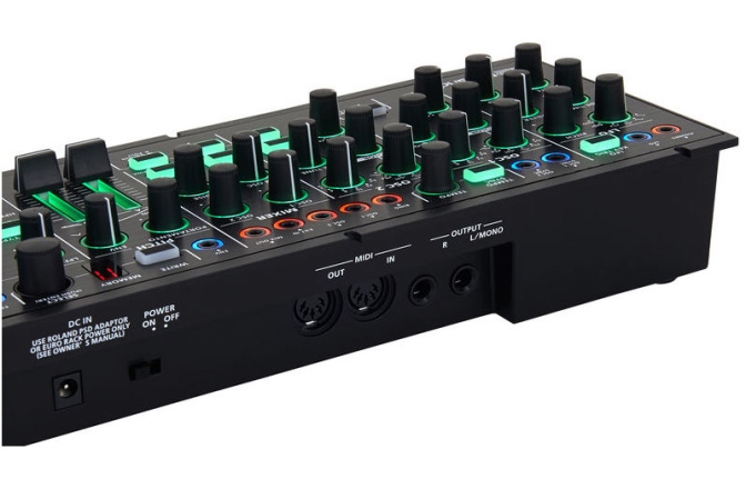 Sintetizator semi-modular de tip plug-out  Roland System-1m