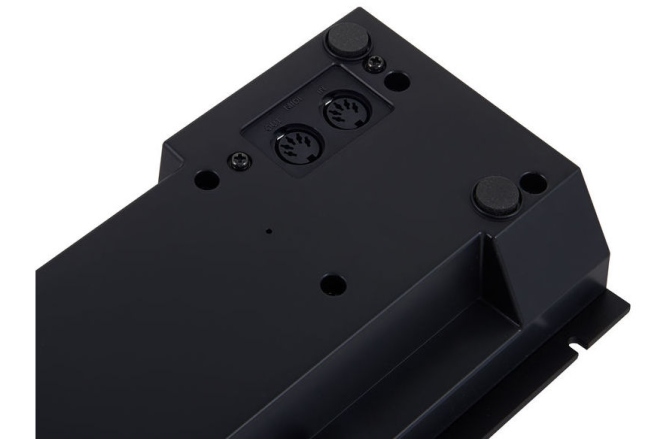 Sintetizator semi-modular de tip plug-out  Roland System-1m