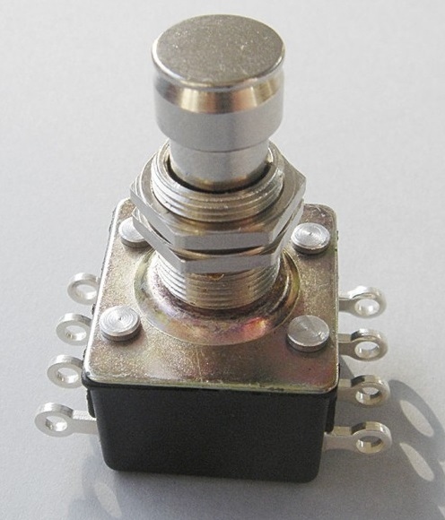 Switch cu 4 poli si 8 pini Goeldo Foot Switch 4-pole
