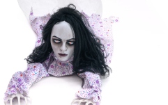 Zombi care se târăște, figurină. Europalms Halloween figure Crawling Girl, 150cm