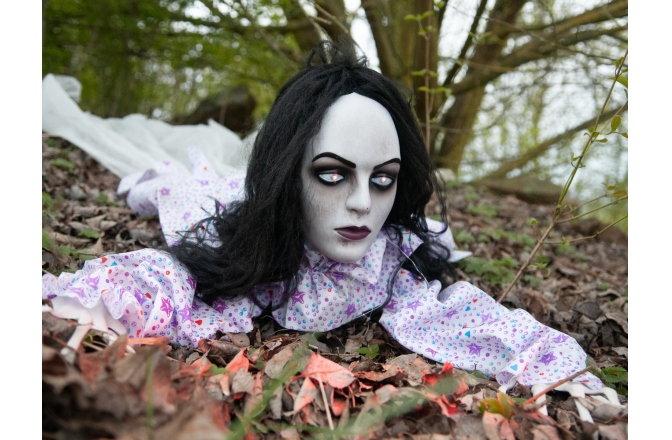 Zombi care se târăște, figurină. Europalms Halloween figure Crawling Girl, 150cm