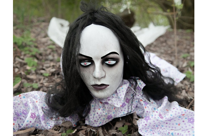 Zombi care se târăște, figurină. Europalms Halloween figure Crawling Girl, 150cm