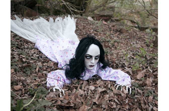 Zombi care se târăște, figurină. Europalms Halloween figure Crawling Girl, 150cm