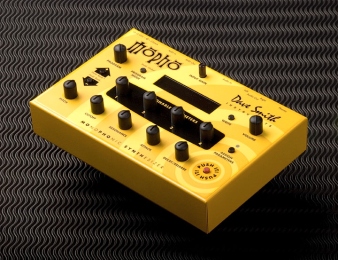 Un synth, doua microfoane si o placa de sunet